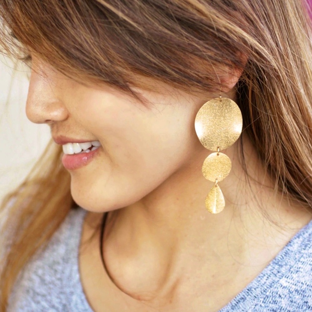πΊπHPππΊ NWT Anthropologie Serefina Gold Disk Chandeliers - Picture 4 of 15
